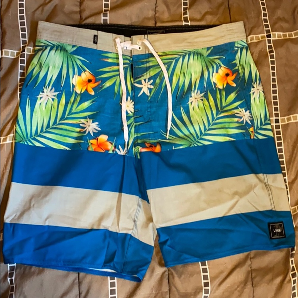 Vans 36 Board Shorts